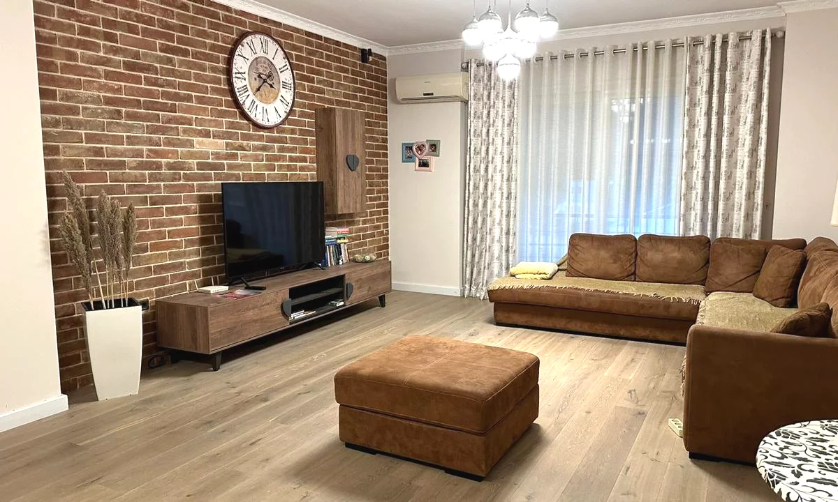 Shtepi ne shitje Apartament ne Tirane, 2+1, Mobilimi E mobiluar, Pagesa 260,000  Euro.