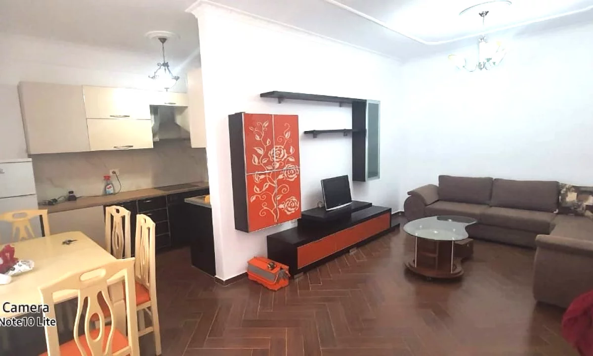 Shtepi ne shitje Apartament ne Tirane, 2+1, Mobilimi E mobiluar, Pagesa 116,000  Euro.
