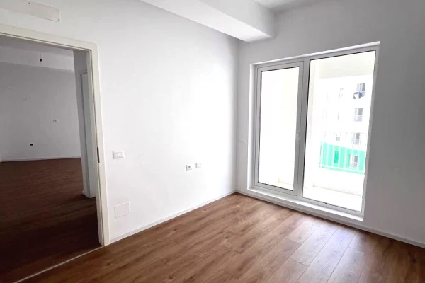 Shitet Apartament 1+1 pranë Rezidencës Kaimi ne Ali Dem.