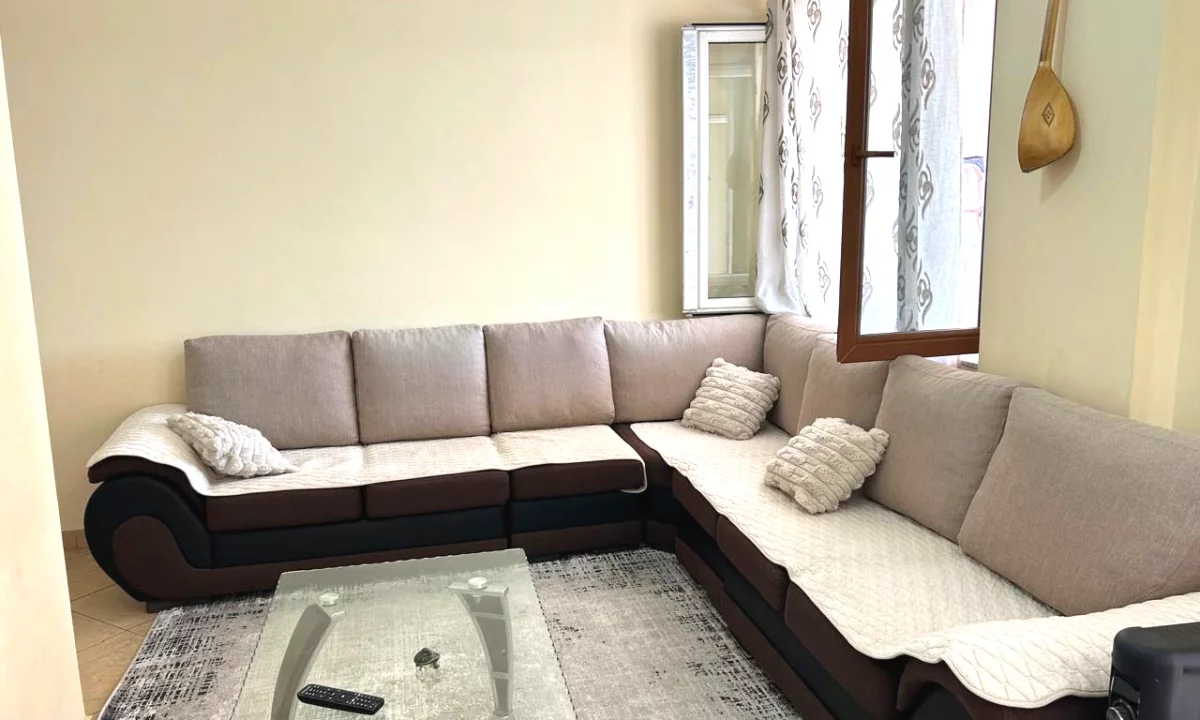 Appartamento in affitto a Tirana 2+1, Arredato