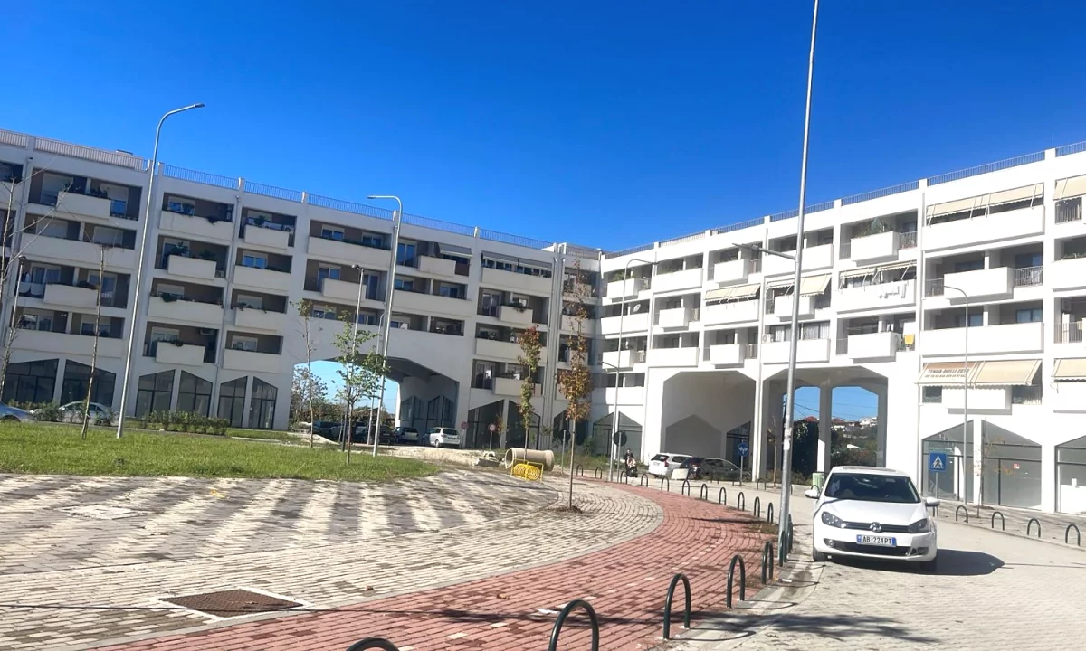 Shtepi ne shitje Apartament ne Tirane, 2+1, Mobilimi Bosh, pa mobiluar, Pagesa 136,925  Euro.