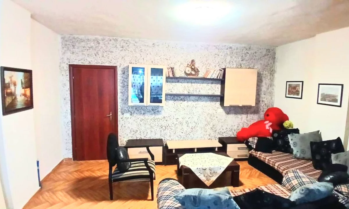 Shtepi me qera Apartament ne Tirane, 2+1, Mobilimi E mobiluar, Pagesa 400  Euro.