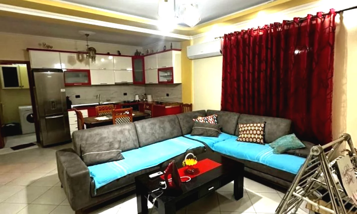 Appartamento in affitto a Tirana 2+1, Arredato