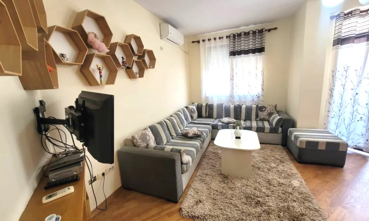 Shtepi me qera Apartament ne Tirane, 1+1, Mobilimi E mobiluar, Pagesa 400  Euro.