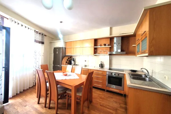 Shtepi me qera Apartament ne Tirane, 1+1, Mobilimi E mobiluar, Pagesa 400  Euro.
