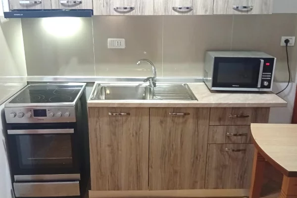 Shtepi me qera 2+1 ne Tirane - 450 Euro