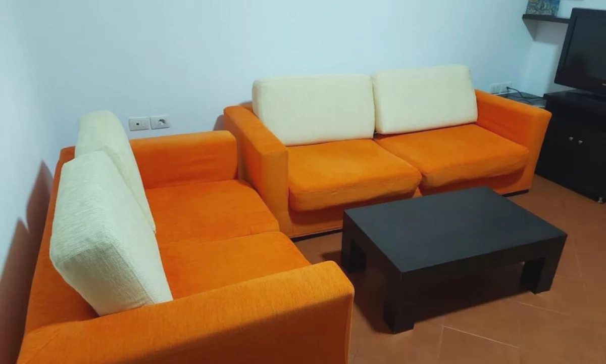 Shtepi me qera Apartament ne Tirane, 1+1, Mobilimi E mobiluar, Pagesa 500  Euro.