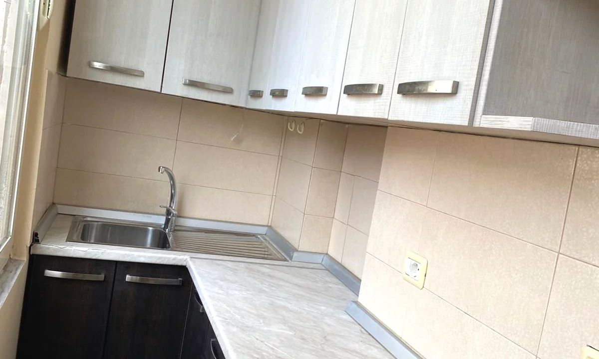 Shtepi me qera Apartament ne Tirane, 1+1, Mobilimi Bosh, pa mobiluar, Pagesa 400  Euro.