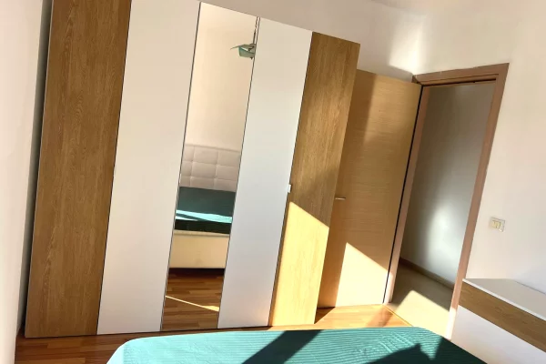 Shtepi me qera Apartament ne Tirane, 2+1, Mobilimi E mobiluar, Pagesa 550  Euro.