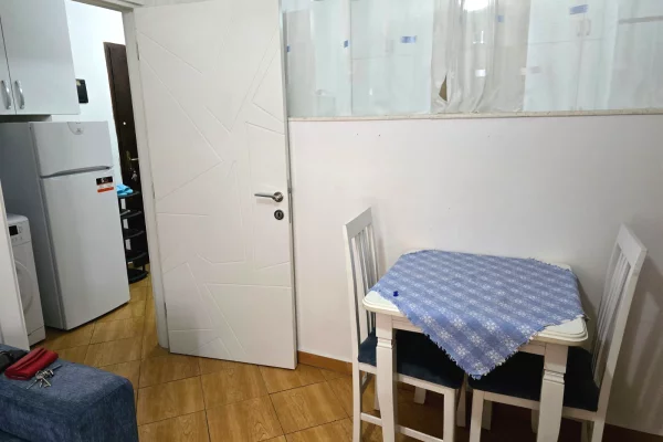 Shtepi me qera Apartament ne Tirane, Garsoniere, Mobilimi E mobiluar, Pagesa 300  Euro.