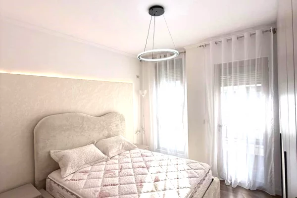 Appartamento in vendita a Tirana 1+1, Arredato