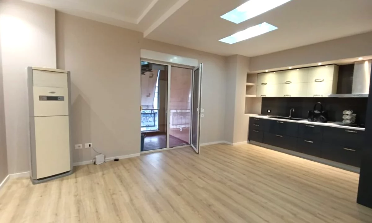 Shtepi ne shitje Apartament ne Tirane, 2+1, Mobilimi Bosh, pa mobiluar, Pagesa 215,000  Euro.