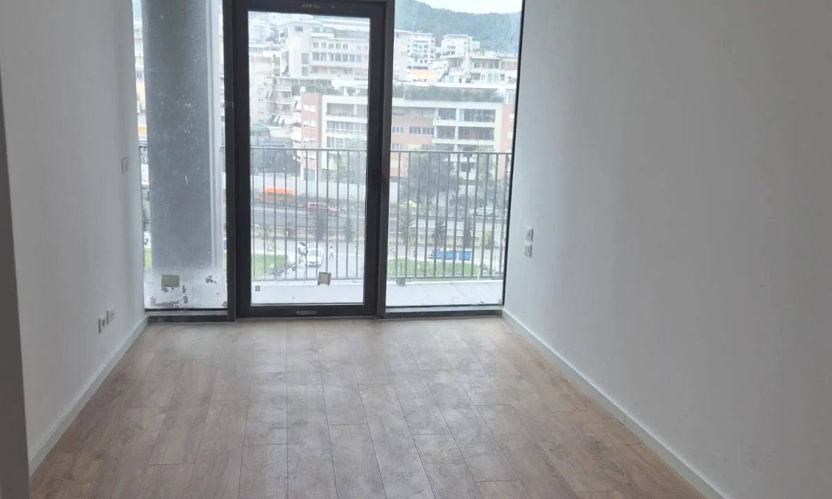 Shtepi me qera Apartament ne Tirane, 2+1, Mobilimi Bosh, pa mobiluar, Pagesa 1,700  Euro.