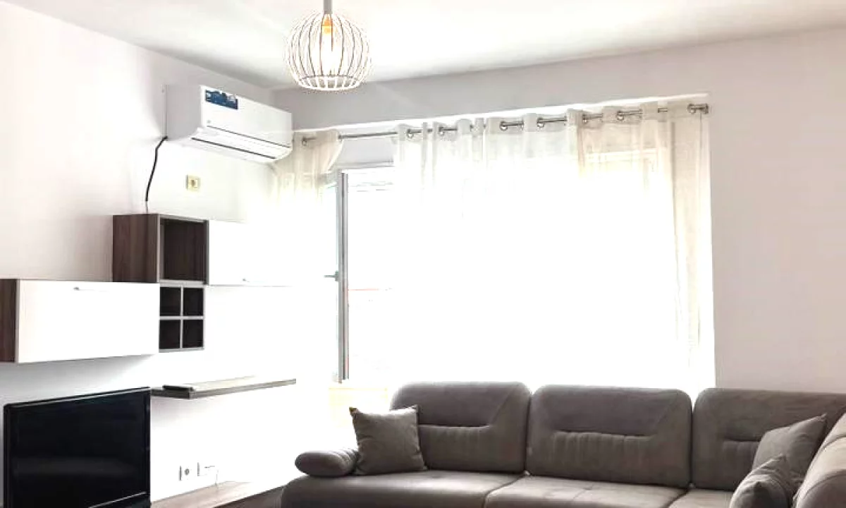 Shtepi me qera Apartament ne Tirane, 2+1, Mobilimi E mobiluar, Pagesa 650  Euro.