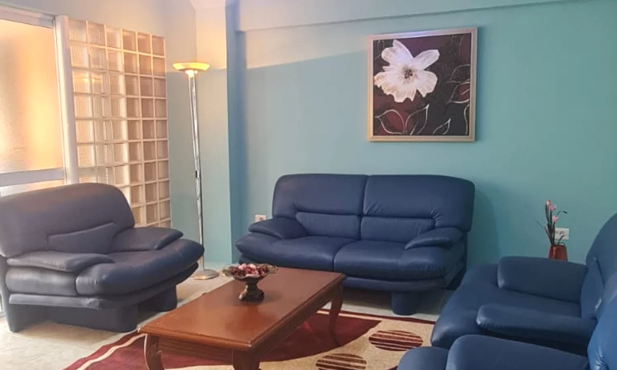 Shtepi me qera Apartament ne Tirane, 3+1, Mobilimi E mobiluar, Pagesa 500  Euro.