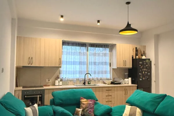 Jepet me Qira Apartament 1+1 ne Selitë