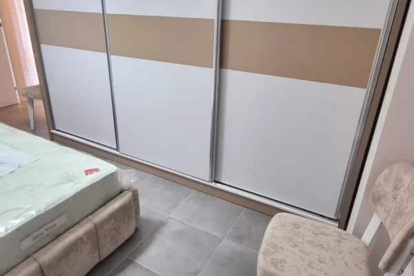 Shtepi me qera Apartament ne Tirane, 2+1, Mobilimi E mobiluar, Pagesa 650  Euro.