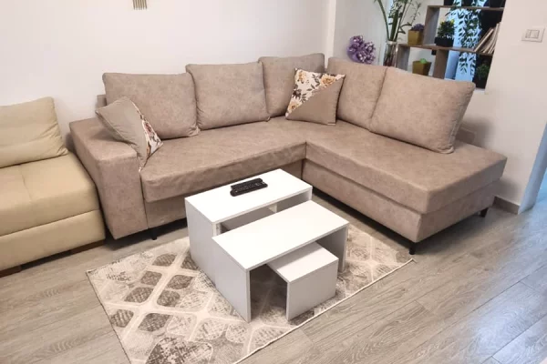 Jepet me Qera Apartament 2+1 I mobiluar tek Zogu i Zi / Rruga e Durrësit