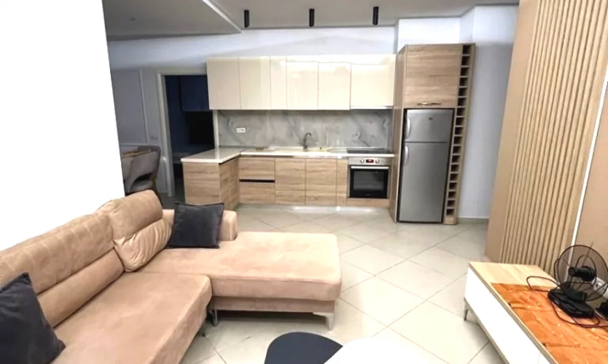 Appartamento in affitto a Tirana 2+1, Arredato