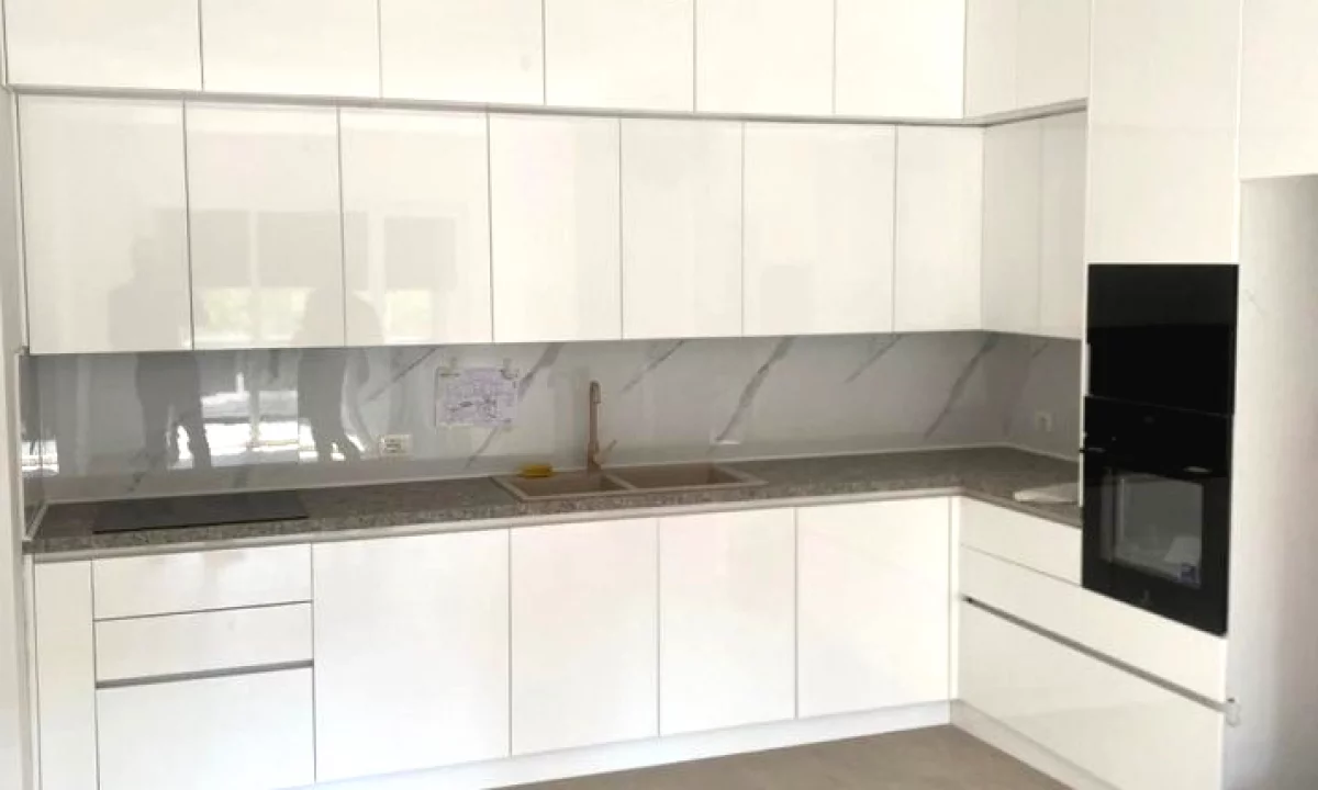 Shtepi me qera Apartament ne Tirane, 2+1, Mobilimi E mobiluar, Pagesa 700  Euro.