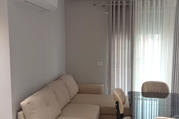 Shtepi me qera Apartament ne Tirane, 2+1, Mobilimi E mobiluar, Pagesa 900  Euro.