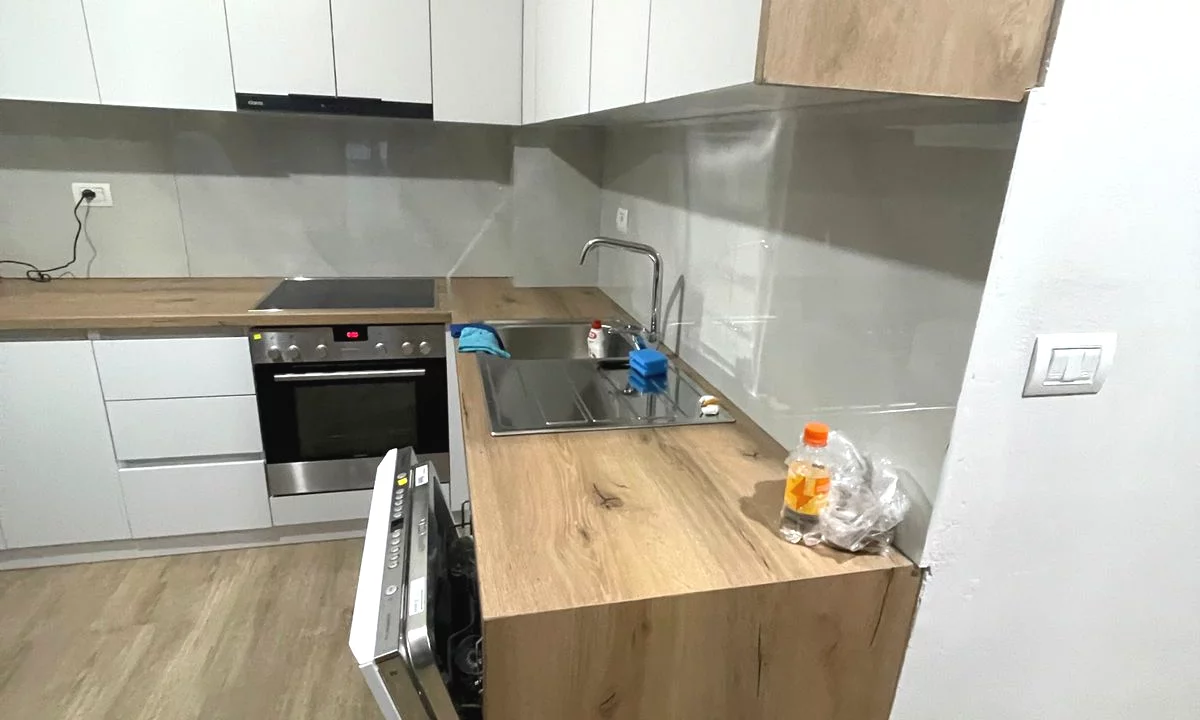 Appartamento in affitto a Tirana 2+1, Arredato