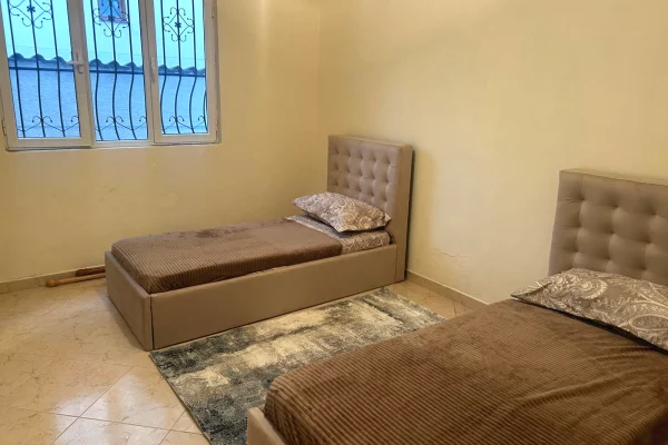 Shtepi me qera Apartament ne Tirane, 2+1, Mobilimi E mobiluar, Pagesa 400  Euro.