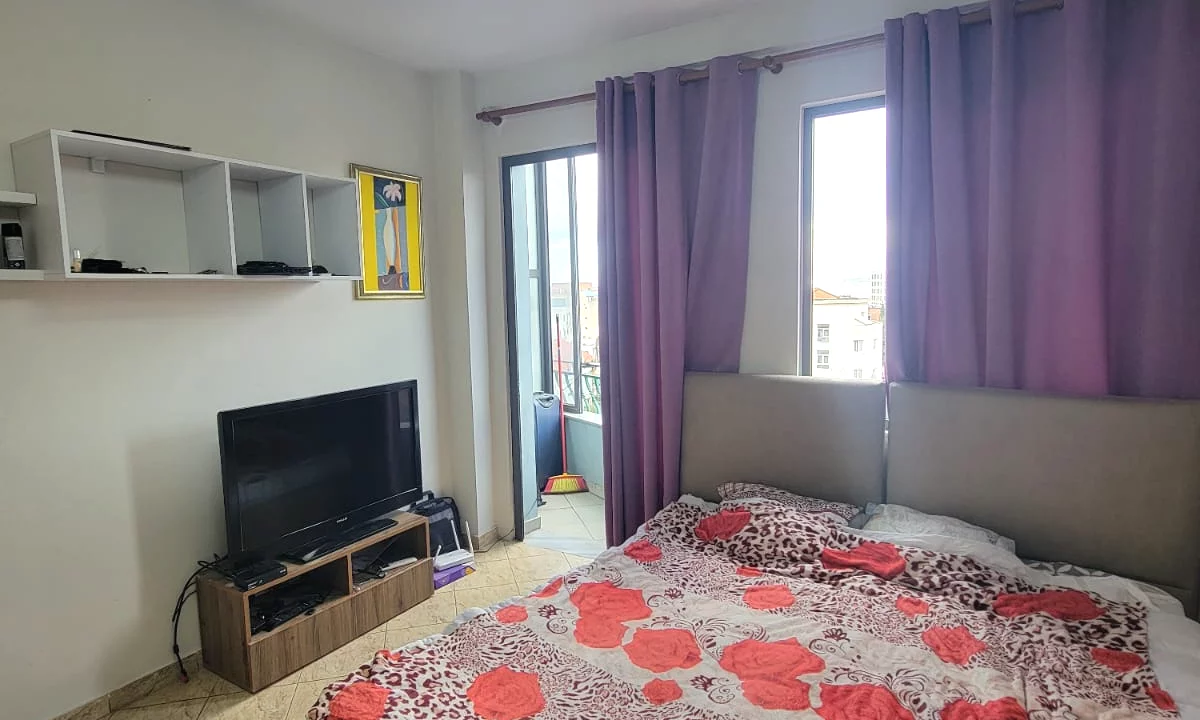 Shtepi me qera Apartament ne Tirane, Garsoniere, Mobilimi E mobiluar, Pagesa 330  Euro.