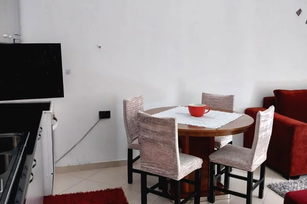Shtepi me qera Apartament ne Tirane, 2+1, Mobilimi E mobiluar, Pagesa 350  Euro.