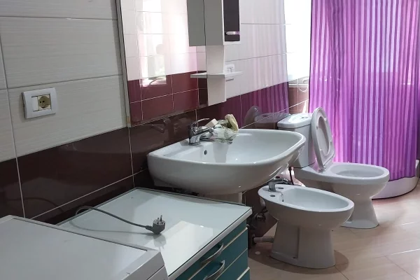 Shtepi me qera Apartament ne Tirane, 2+1, Mobilimi E mobiluar, Pagesa 350  Euro.