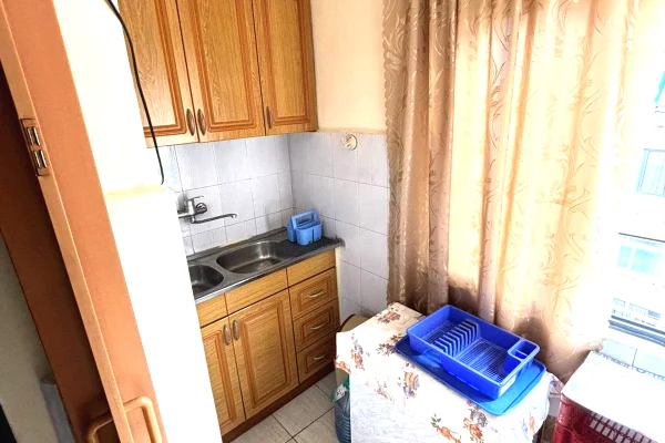 Shtepi ne shitje Apartament ne Tirane, 1+1, Mobilimi E mobiluar, Pagesa 100,000  Euro.