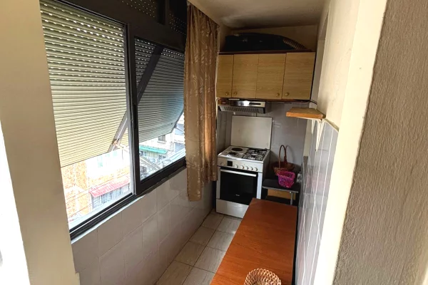 Shtepi ne shitje Apartament ne Tirane, 1+1, Mobilimi E mobiluar, Pagesa 100,000  Euro.