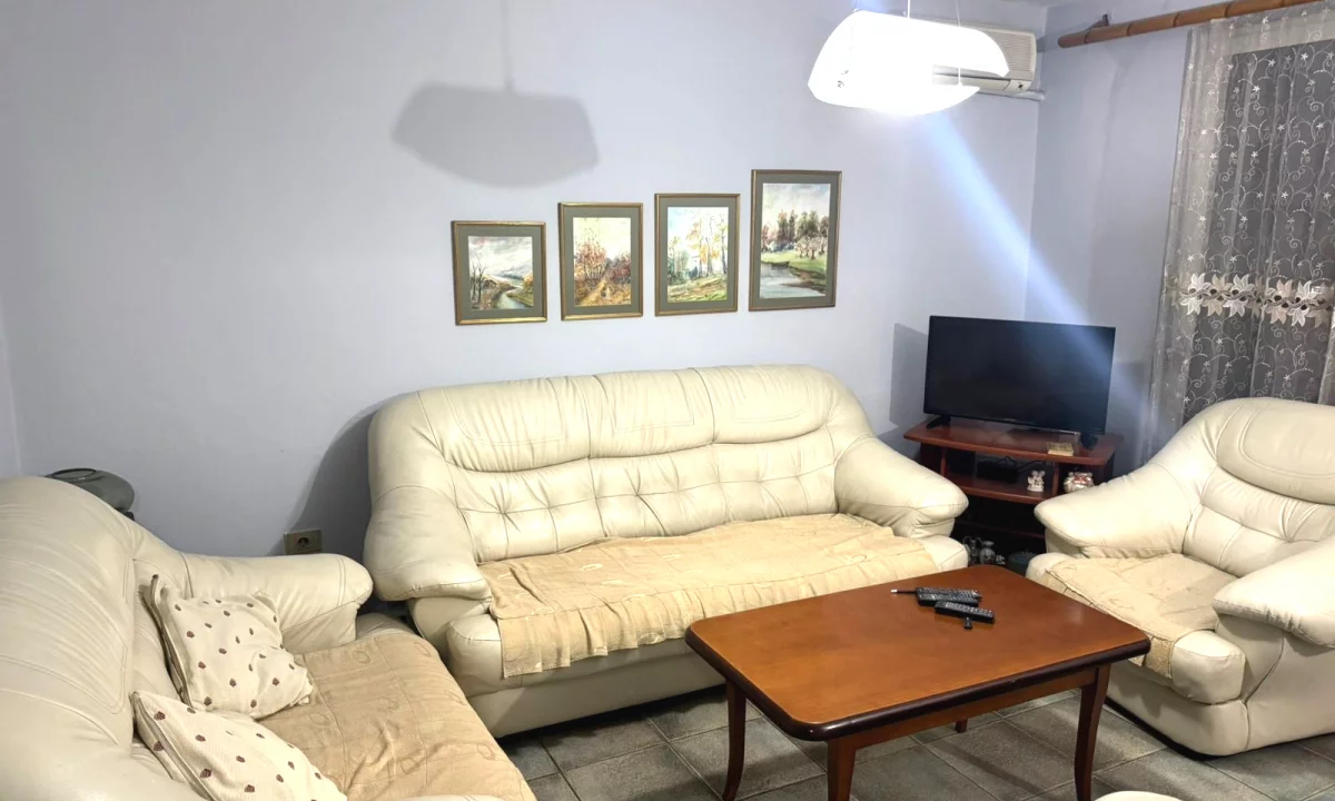 Shtepi me qera Apartament ne Tirane, 2+1, Mobilimi E mobiluar, Pagesa 600  Euro.