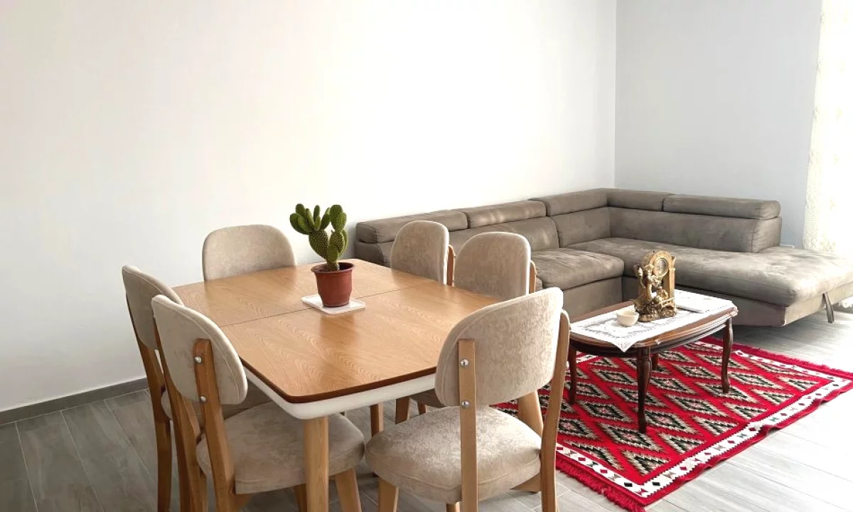 Shtepi me qera Apartament ne Tirane, 3+1, Mobilimi E mobiluar, Pagesa 600  Euro.