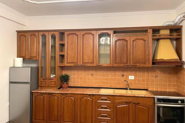 Shtepi me qera Apartament ne Tirane, 1+1, Mobilimi E mobiluar, Pagesa 550  Euro.