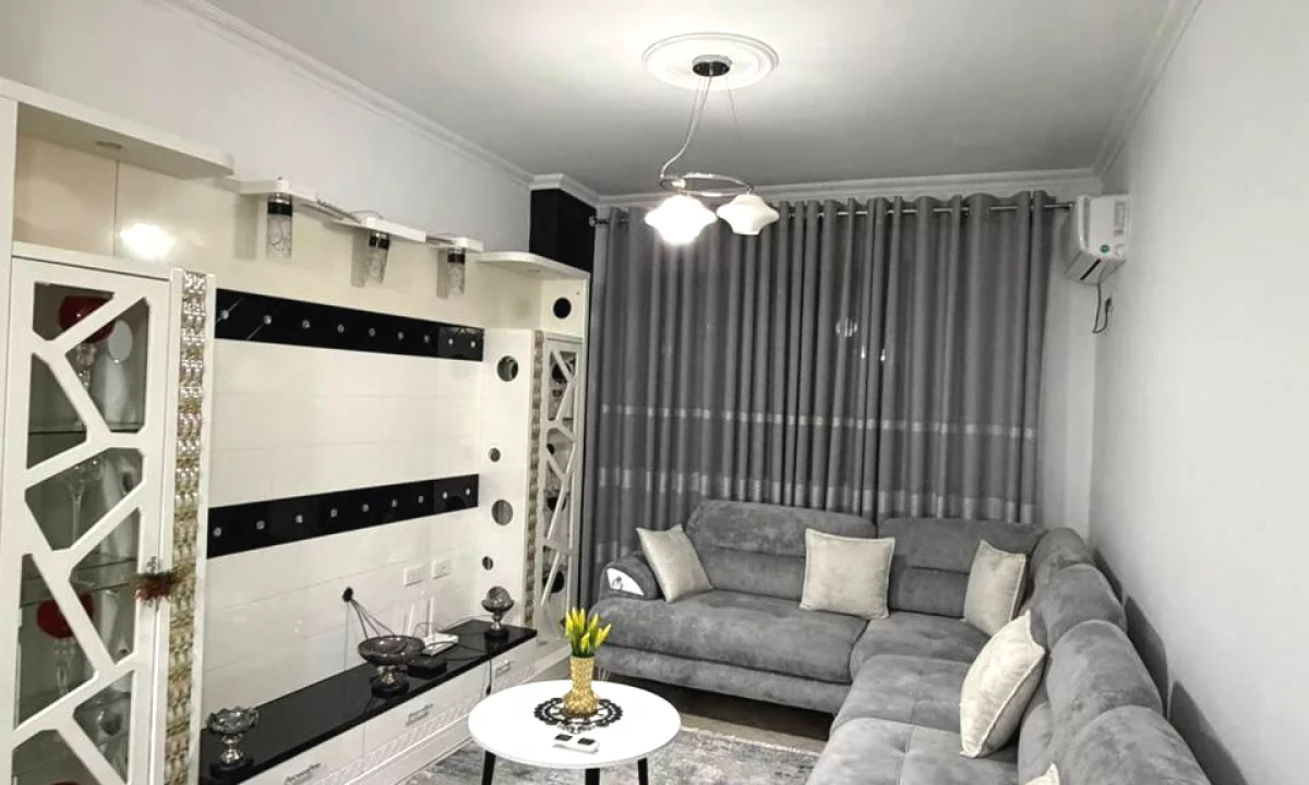 Shtepi me qera Apartament ne Tirane, 1+1, Mobilimi E mobiluar, Pagesa 450  Euro.