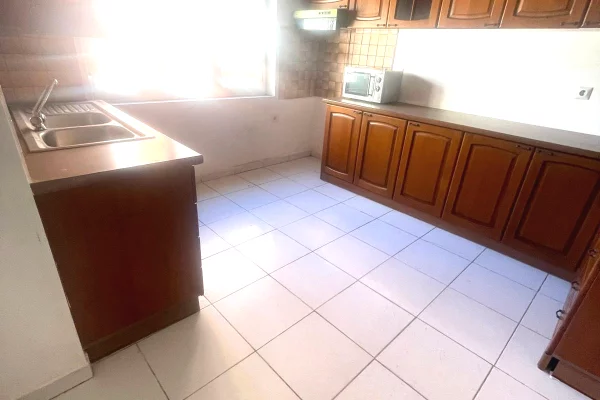 Shtepi me qera 2+1 ne Tirane - 500 Euro