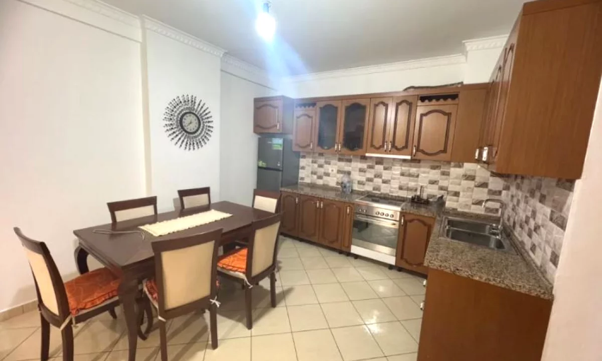 Shtepi me qera Apartament ne Tirane, 2+1, Mobilimi E mobiluar, Pagesa 500  Euro.