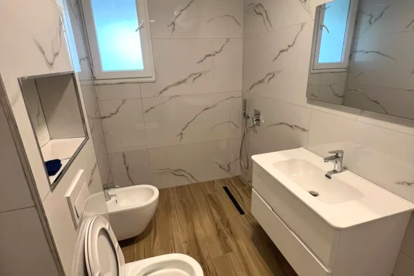 Shtepi me qera Shtepi Private ne Tirane, 1+1, Mobilimi E mobiluar, Pagesa 420  Euro.