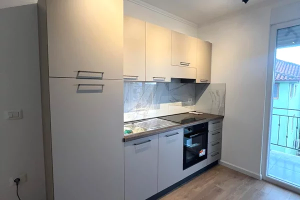 Shtepi me qera Shtepi Private ne Tirane, 1+1, Mobilimi E mobiluar, Pagesa 420  Euro.