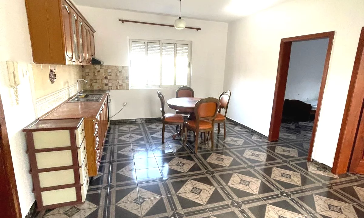 Shtepi me qera Shtepi Private ne Tirane, 2+1, Mobilimi E mobiluar, Pagesa 400  Euro.