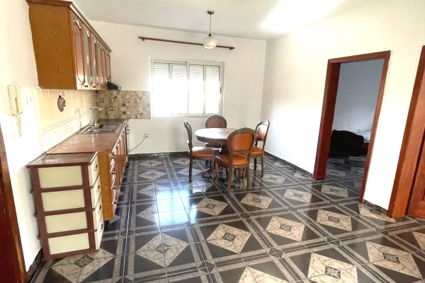 Shtepi me qera 2+1 ne Tirane - 400 Euro