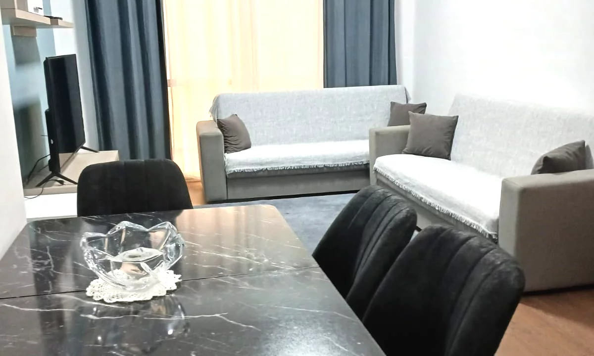 Shtepi me qera Apartament ne Tirane, 2+1, Mobilimi E mobiluar, Pagesa 400  Euro.