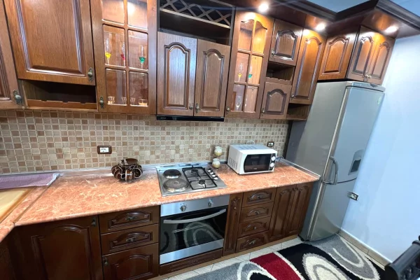 Appartamento in affitto a Tirana 2+1, Arredato