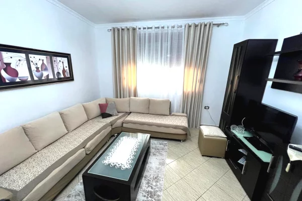 Appartamento in affitto a Tirana 2+1, Arredato