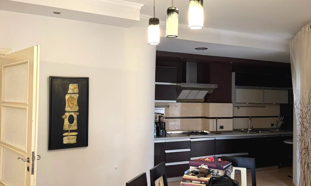 Appartamento in affitto a Tirana 2+1, Arredato