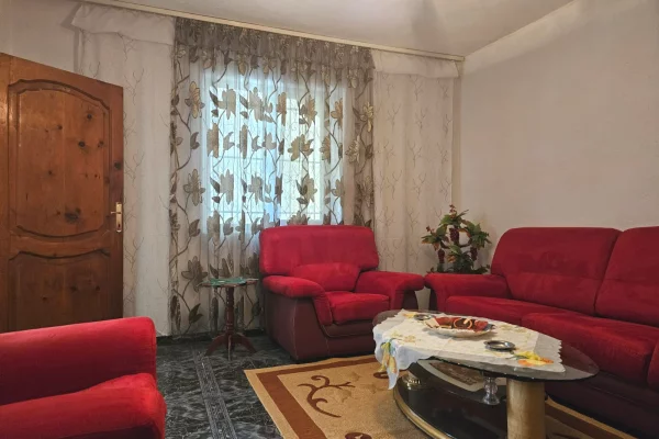 Shtepi me qera 2+1 ne Tirane - 450 Euro