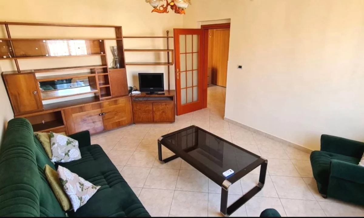 Shtepi me qera Apartament ne Tirane, 2+1, Mobilimi E mobiluar, Pagesa 500  Euro.