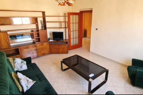 Shtepi me qera 2+1 ne Tirane - 500 Euro