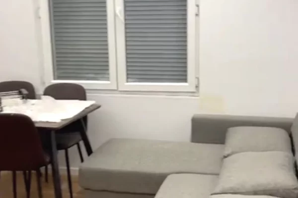 Jepet me Qera Apartament komod 1+1 tek Rruga Naim Frashëri tek Mozaiku tek Zogu i Zi , 